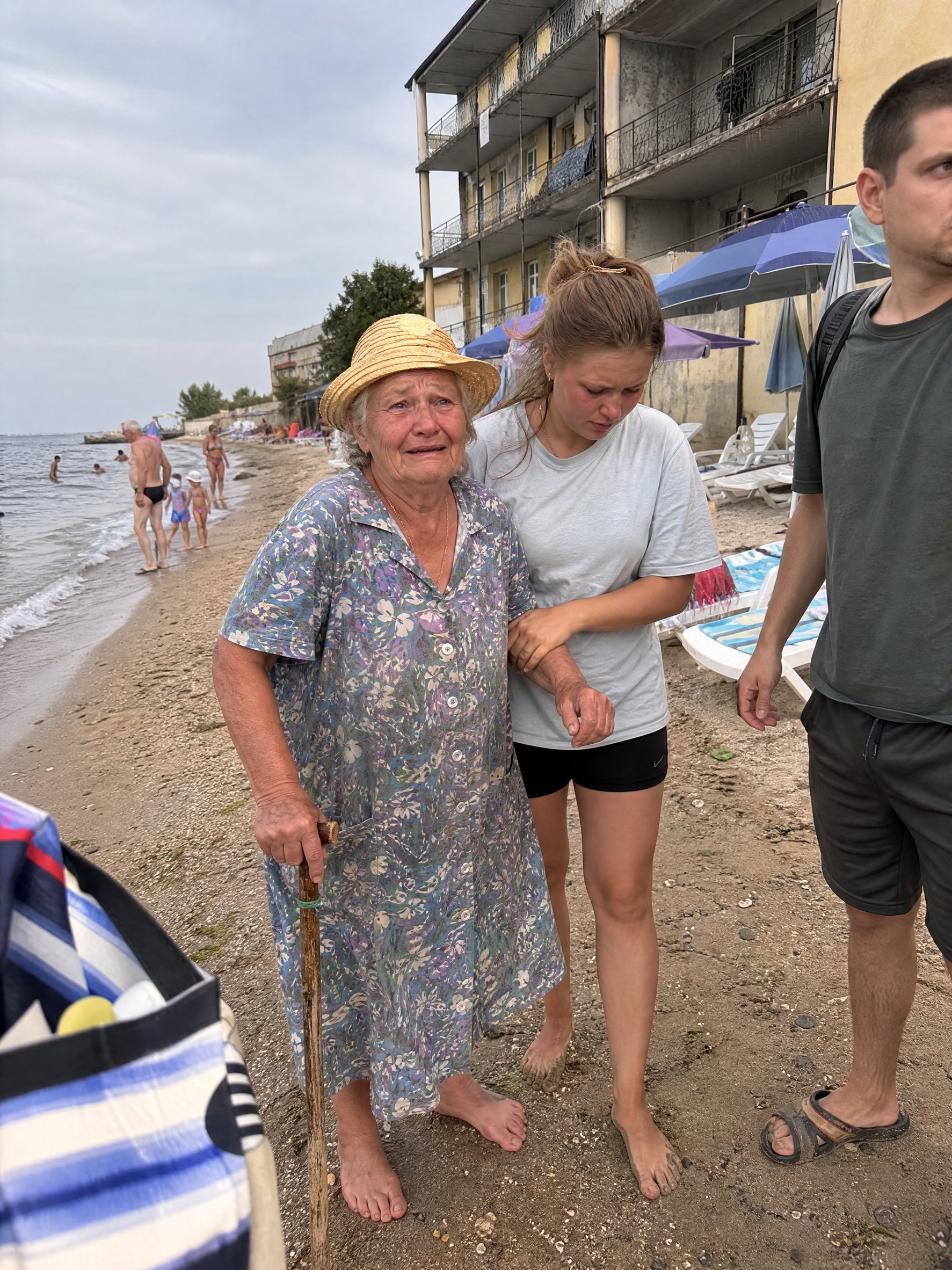 "Я вижу только один выход," — твёрдо сказала мама, предложив переселить бабушку к себе и отдать её квартиру Алине и Дмитрию